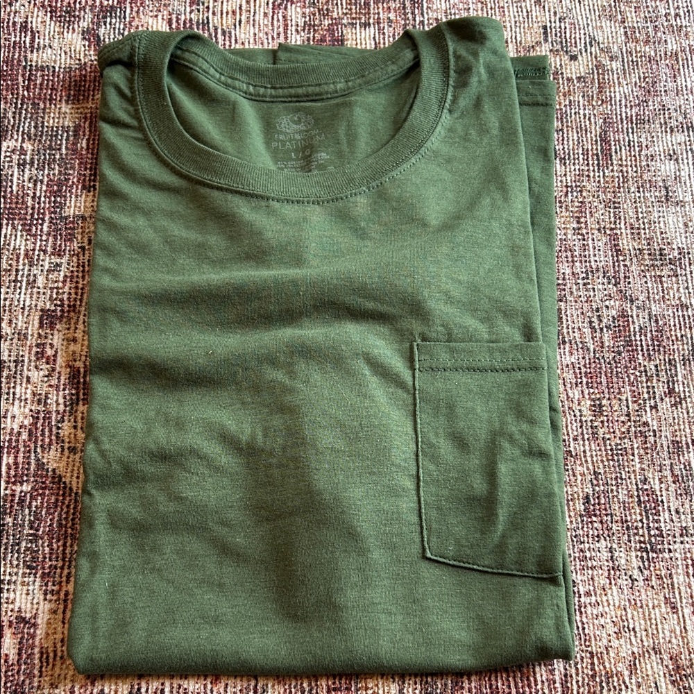 Fruit of the Loom Men's Dark Green Tee with Pocket